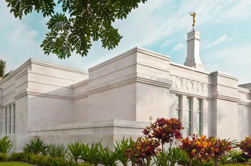 The side of the Kona Hawaii Temple.